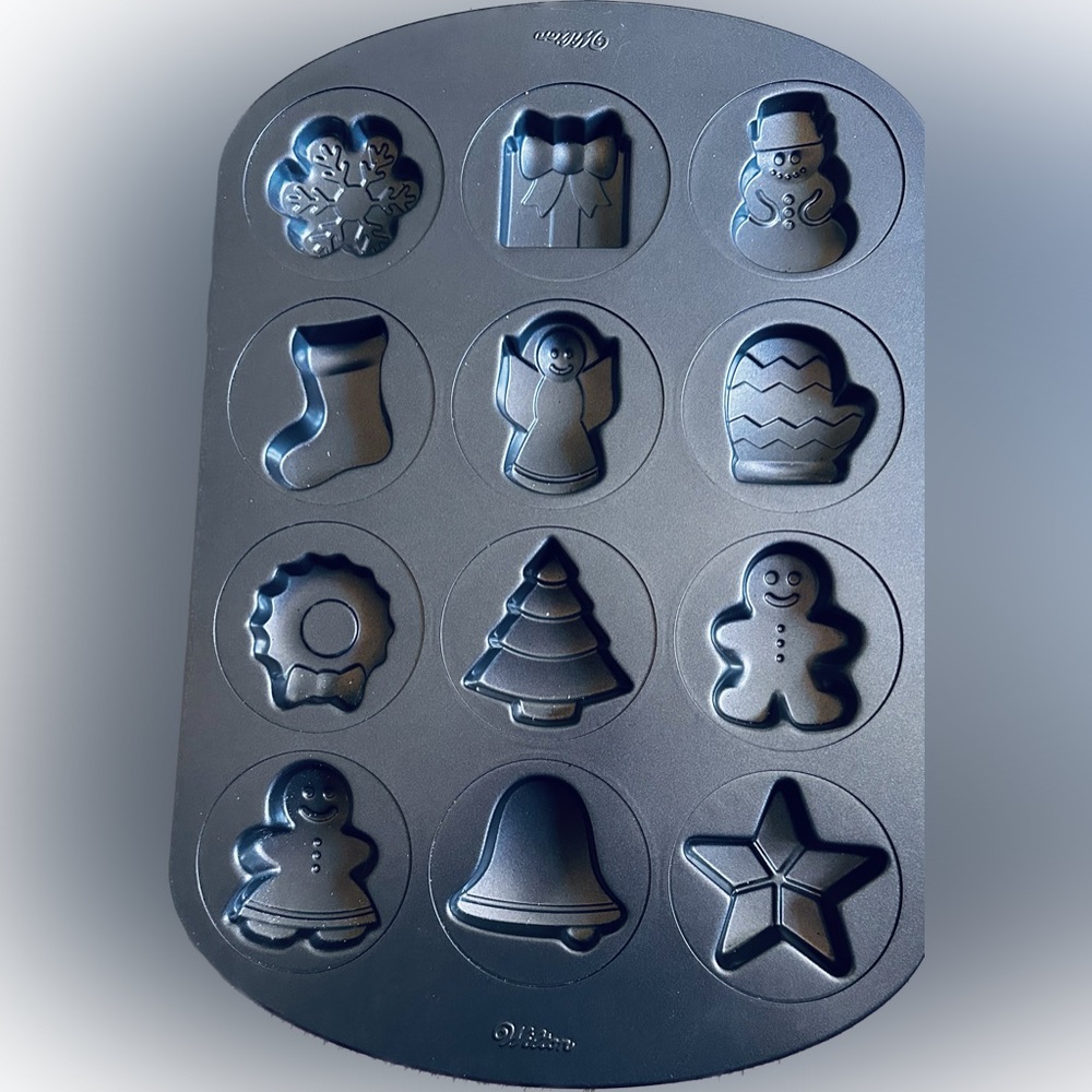 Wilton holiday/ Christmas baking pan - 12 different apertures